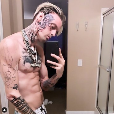 Jadi Bintang Porno, Aaron Carter Pamer Alat Kelamin di IG