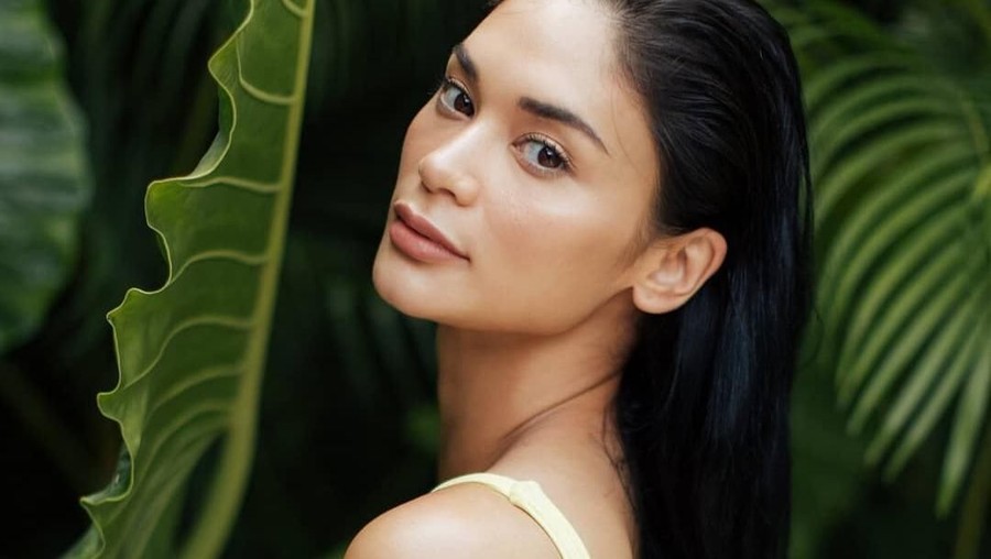 Miss Universe 2015, Pia Wurtzbach, tengah menikmati liburan di Bali. 