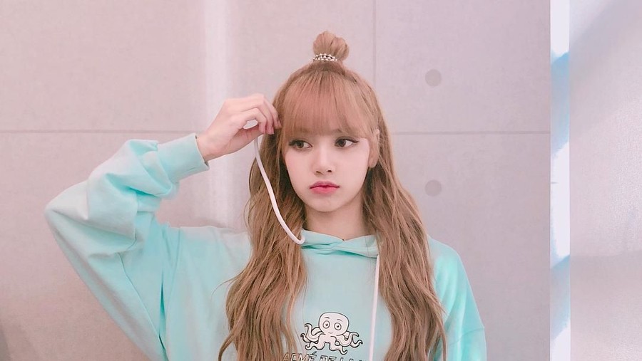 Mencengangkan, Kekayaan Fantastis Lisa BLACKPINK Pendapatan Lisa BLACKPINK ternyata berjumlah puluhan miliar rupiah.