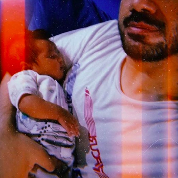 <p>Hmm, udah mahir dan luwes banget ya Uncle Reza menggendong keponakannya. (Foto: Instagram/ @reza_zakarya_daa)</p>