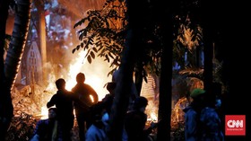Massa Bakar Pospol Atma Jaya, Mahasiswa Melarang