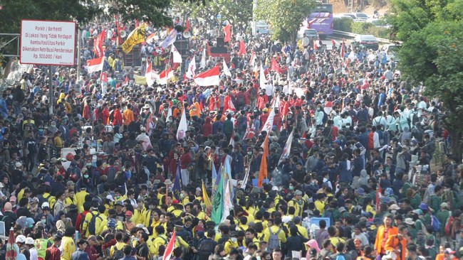 Polemik pakta integritas bagi mahasiswa baru UI memantik ingatan sanksi DO yang dialami sejumlah mahasiswa Unas karena aksi demonstrasi.