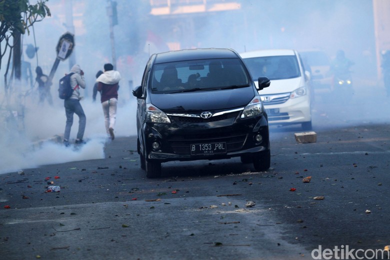 Saat Demo Ricuh Ini Taktik Nggak Bikin Rugi Pemilik Mobil Saat Demo Ricuh Ini Taktik Nggak Bikin Rugi Pemilik Mobil
