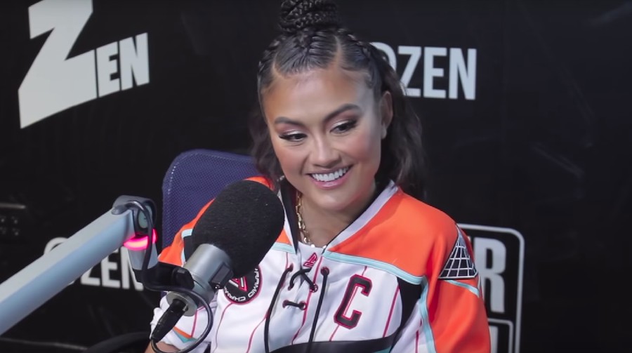 Cerita saat Agnez Mo ajarkan Nick Cannon ngomong kasar.