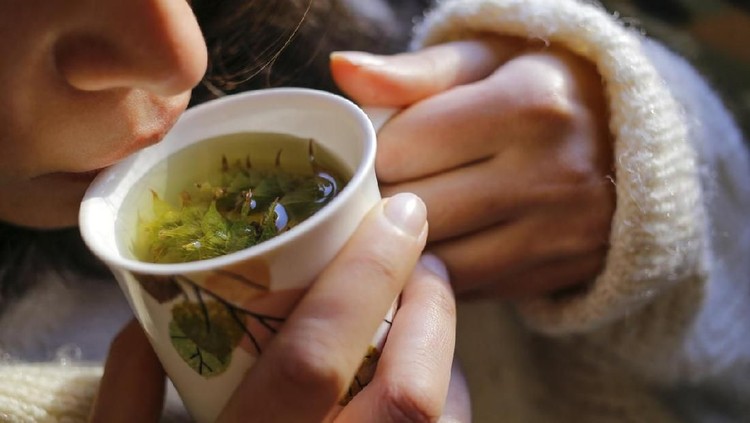 Selain beristirahat cukup, Bunda bisa gunakan bahan herbal untuk menyembuhkan luka operasi caesar.