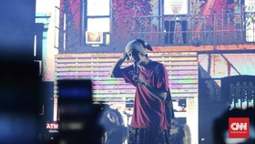 The 1975 Konsultasi soal Hijab ke Penonton Konser di Jakarta