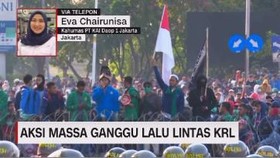VIDEO: Aksi Massa Ganggu Lalu Lintas KRL