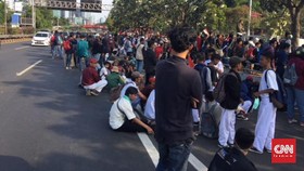 Pedemo di Depan Gedung DPR Mulai Masuk Tol