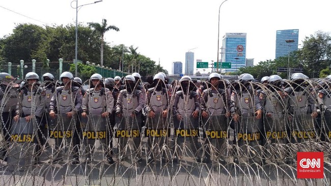 Koalisi sipil pembela HAM melaporkan pelaku pelanggaran terhadap hak pembela HAM Januari 2014-November 2019 mayoritas adalah polisi dengan 27 kasus.