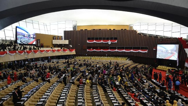 Dalam Sidang Paripurna perdana, Rabu (2/10), MPR resmi mengesahkan susunan pengurus fraksi dari sembilan partai politik dan kelompok DPD periode 2019-2024.