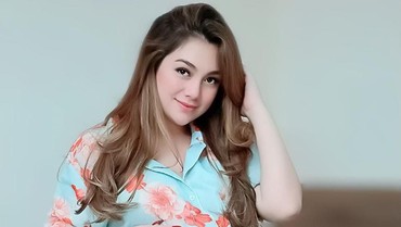 Melahirkan Anak ke-4, Celine Evangelista Rahasiakan Wajah Bayi