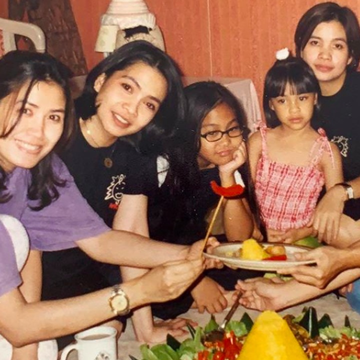 <p>Rieta dan Nicky selalu <em>support</em> karier masing-masing. Tapi tak jarang juga keduanya bertengkar. "<em>Dulu kalo brantem kaya org pacaran Geuleuh ga si wakakakak</em>," tulis Nicky di akun Instagram miliknya. (Foto: Instagram @rieta_amilia)</p>