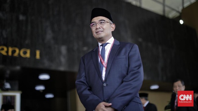 DPR juga sedang menunggu peraturan pemerintah terkait UU PDP, revisi UU ITE yang negosiasinya tak kunjung rampung, dan UU Penyiaran.