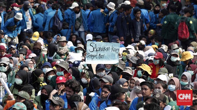 Gelombang protes mahasiswa dan koalisi masyarakat sipil tampak mengendur. Tindakan represif aparat hingga ancaman sanksi pihak kampus dinilai meredam gerakan.