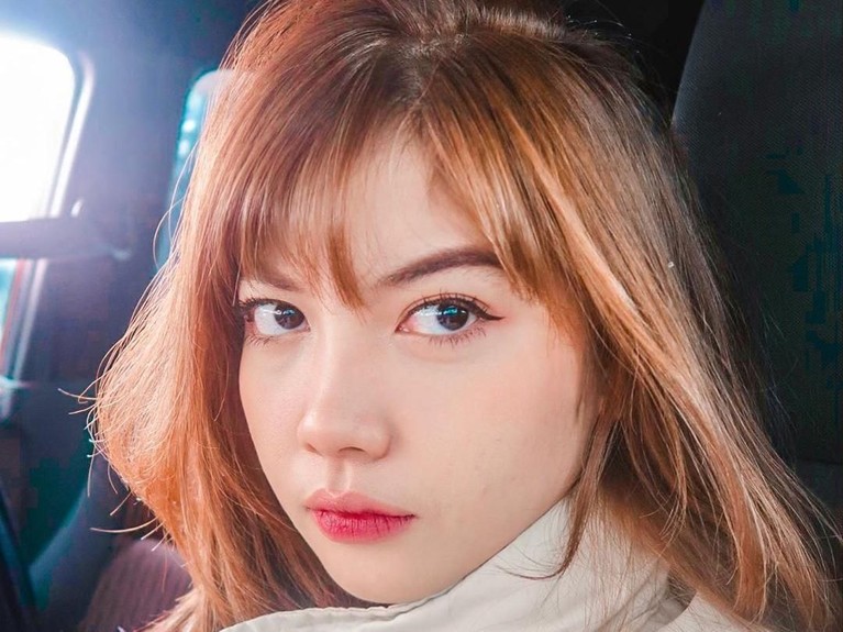Selebgram Bella Kuku yang Disebut Mirip Lisa BLACKPINK Bella Kuku merupakan seorang selebgram berdarah campuran Indonesia-Jepang yang kerap disebut sebagai Lisa BLACKPINK dari Indonesia. Ini deretan fotonya.