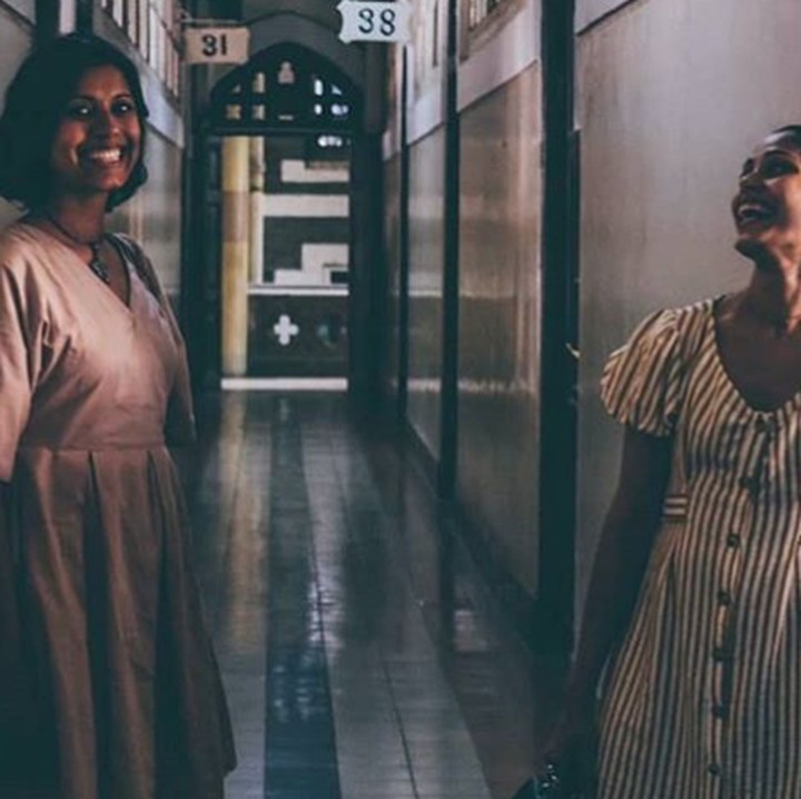 <p>Wanita 35 tahun ini dekat banget dengan kakak perempuannya yang bernama Sharon Fiona Pinto. (Foto: Instagram/ @freidapinto)</p>