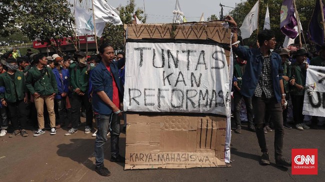 BEM Seluruh Indonesia menyoroti rangkaian demo berujung rusuh dan sejumlah kebijakan pemerintah yang dinilai merugikan rakyat, yang terjadi sepanjang September.