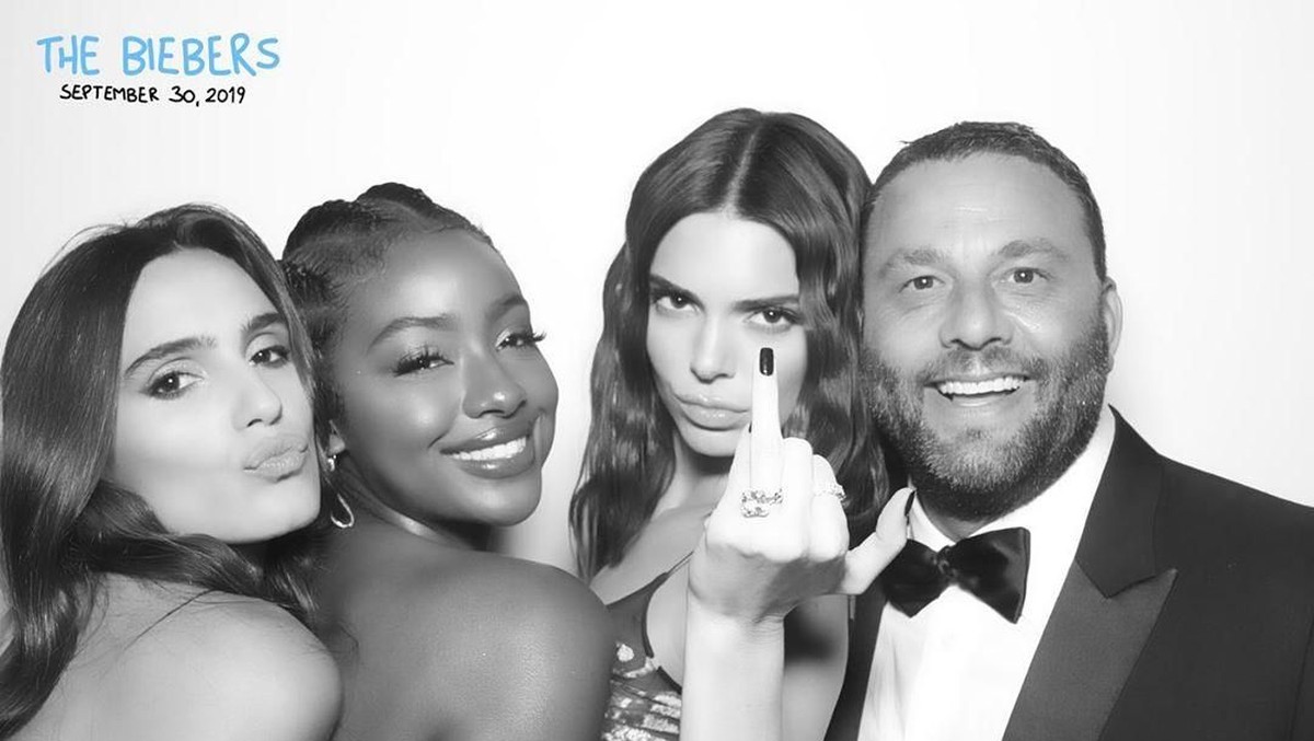 Beberapa momen kebahagiaan para sahabat dalam pernikahan Justin Bieber dan Hailey Baldwin