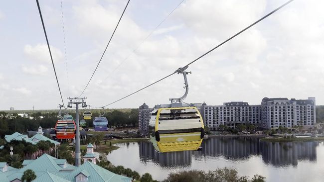 Setiap harinya, Walt Disney World didatangi oleh 350 ribu pengunjung. Kereta gantung jadi solusi keruwetan di sana.