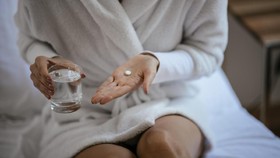 5 Obat Minum untuk Hilangkan Jerawat Bandel