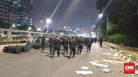 Demo Mahasiswa dan Bau Pesing yang Tertinggal Pos Jaga Aparat