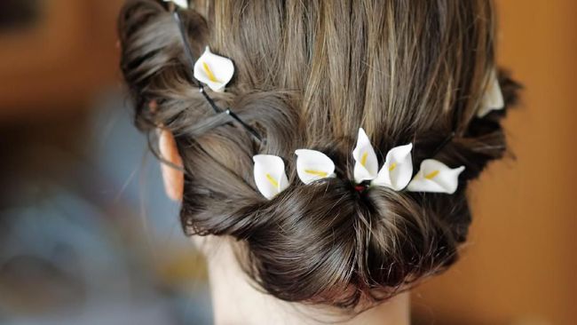 Sanggul tak lagi identik dengan konde palsu. Kini, sanggul tampil modern dan dapat dijadikan gaya rambut andalan di beragam perhelatan.