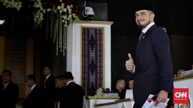 Berdasarkan hitungan real count KPU hingga Sabtu (2/3) pagi, caleg artis Primus Yustisio unggul sementara dengan raihan 66.139 suara.