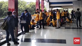 Stasiun Palmerah Jadi Titik Kumpul Mahasiswa Sebelum Demo DPR