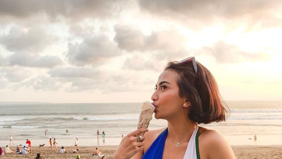 Komentar nerizen menanggapi unggahan foto seksi Vanessa Angel.