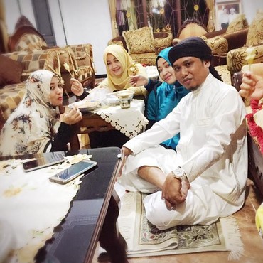 Soal Berbagi Suami, Istri Pertama Lora Fadil Angkat Suara