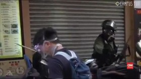 VIDEO: Detik-detik Polisi Hong Kong Tembak Pedemo