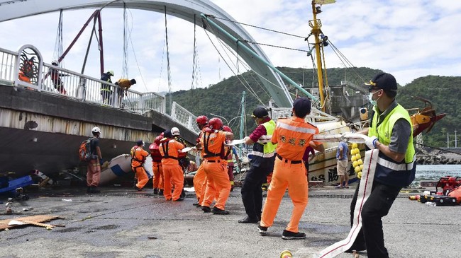 Seorang ABK Indonesia yang menjadi korban dalam insiden jembatan ambruk di Taiwan sadar setelah mengalami koma selama enam hari.