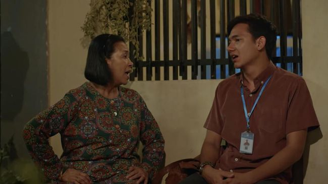 Arini (Della Dartyan) hadir lagi di 'Love For Sale 2'. Ia yang mengisi kehidupan Indra (Adipati Dolken) justru membuat permasalahan makin pelik.