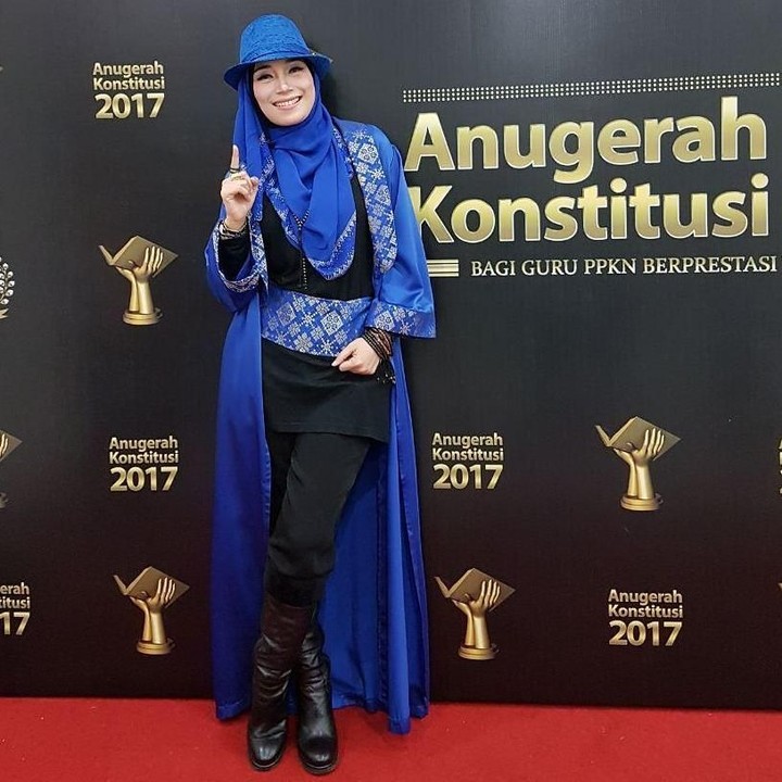 <p>Deretan hits milik Inka Christie masih enak didengar lho sampai sekarang. Bunda masih ingat <em>Nafas Cinta</em>, <em>Yang Kunanti</em>, atau <em>Puisi Cinta</em>? Pada 1997, dia menyabet AMI Award untuk Album Rock Terbaik, Lagu Rock Terbaik, dan Penyanyi Wanita Rock Terbaik. (Foto: Instagram @inka_christie99)</p>