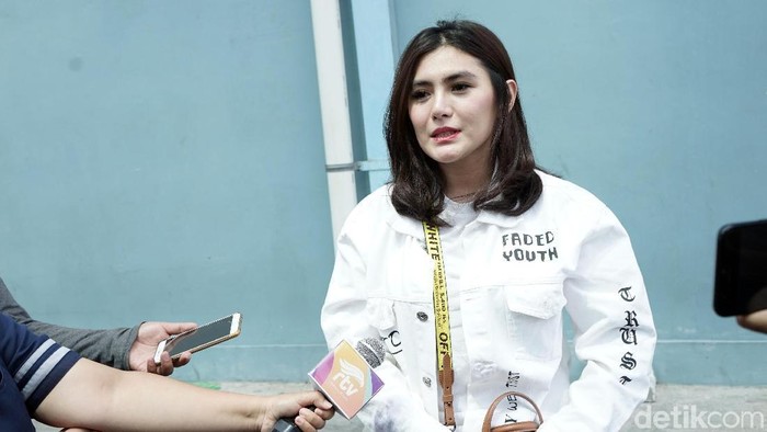 Angela Lee saat ditemui di studio Trans TV.