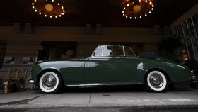 Mobil Klasik Saksi Kisah Cinta Elizabeth Taylor akan Dilelang