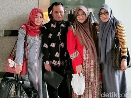 Anggota DPR Lora Fadil Merasa Beristri 4 Tak Bawa Hoki, Cukup 3 Saja