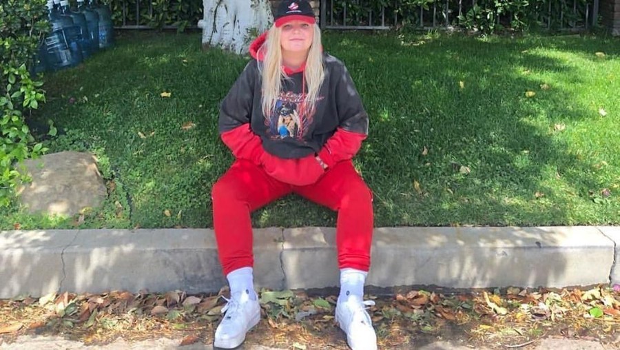 Makna 'Dance Monkey' Tones And I yang Kalahkan Lagu Whitney Houston Toni Watson penyanyi asal Australi berhasil meraih tiga penghargaan di ajang ARIA Music Awards 2019 lewat lagu Dance Monkey.
