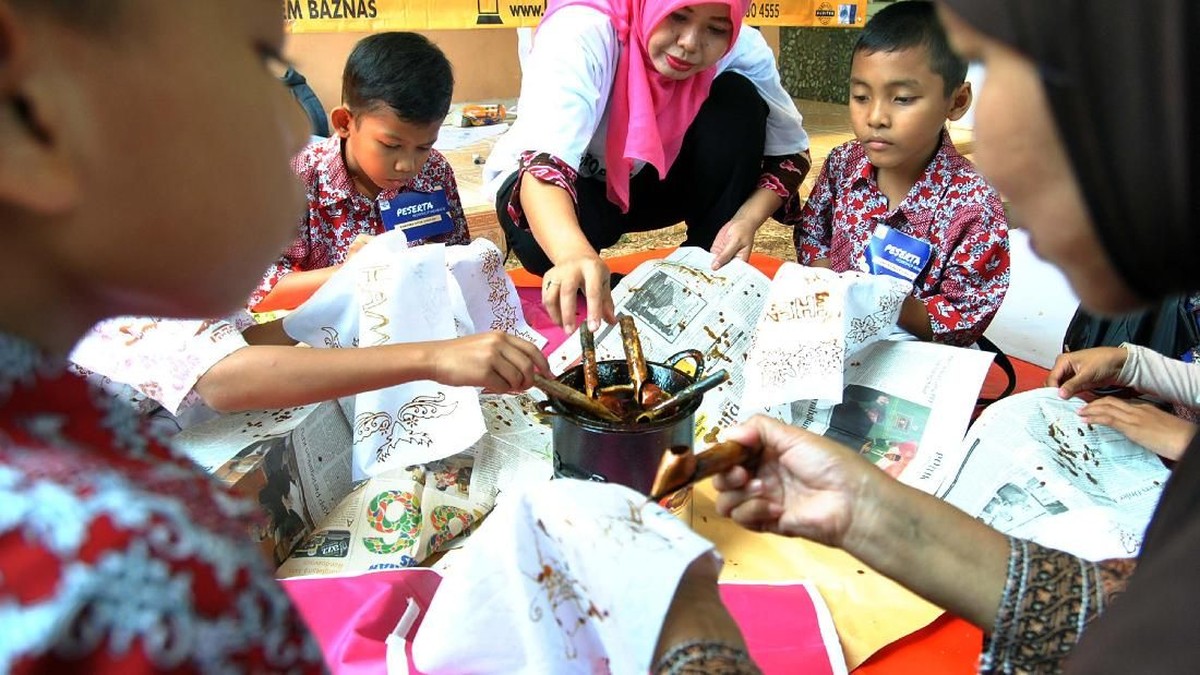 FOTO: Ramai-ramai Peringati Hari Batik Nasional
