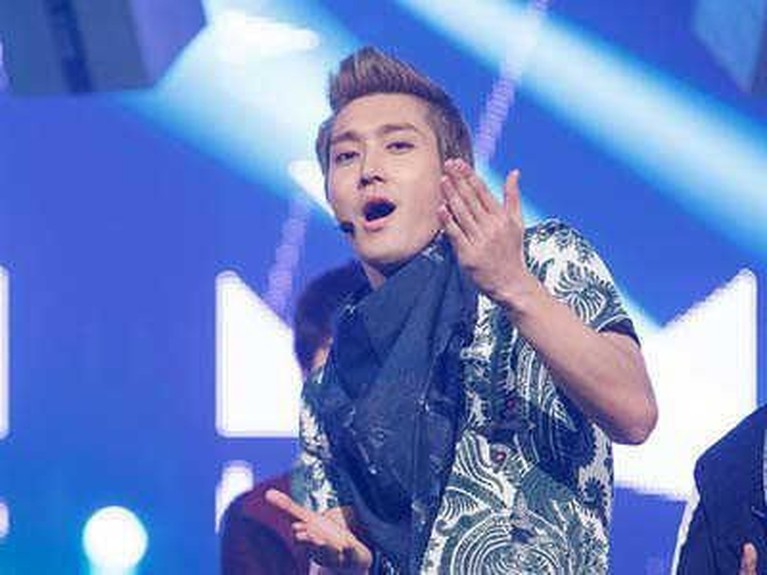 6 Idol Korea Tampan Pakai Batik, Siap Digandeng ke Kondangan Memperingati hari batik nasional, enam artis Korea ini pernah tampil keren dengan mengenakan batik.