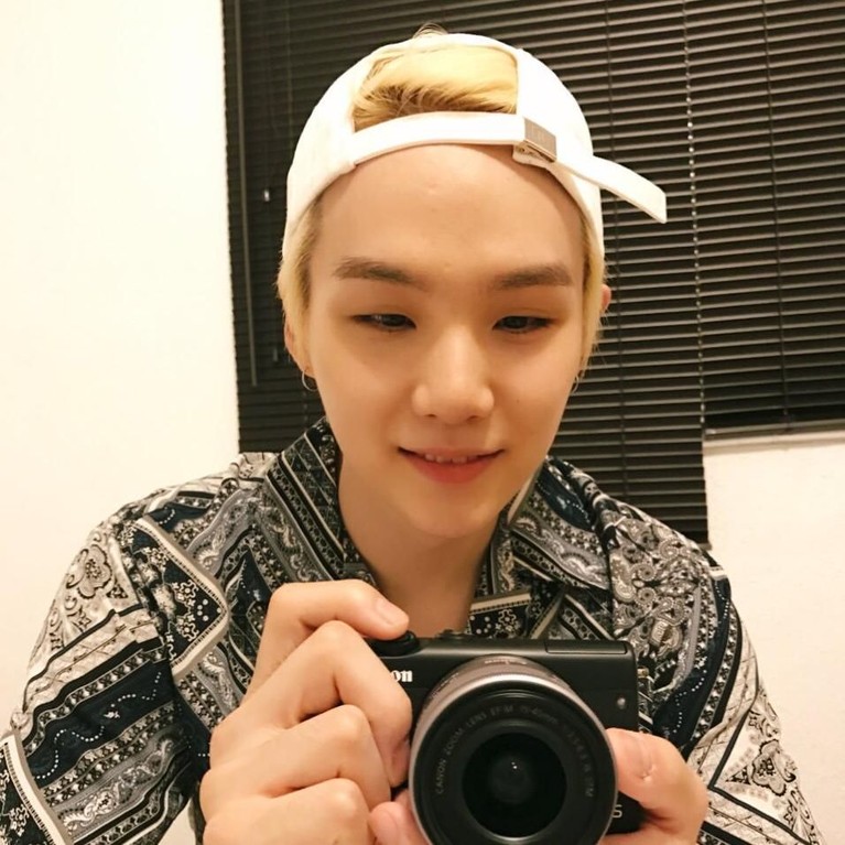 6 Idol Korea Tampan Pakai Batik, Siap Digandeng ke Kondangan Memperingati hari batik nasional, enam artis Korea ini pernah tampil keren dengan mengenakan batik.