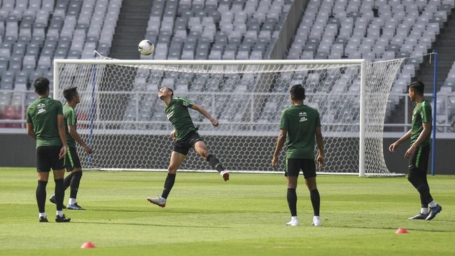 Timnas Indonesia dihajar timnas Uni Emirat Arab dengan skor 0-5 dalam laga kualifikasi Piala Dunia 2022 di Stadion Al Maktoum, Dubai, pada Kamis (10/10) malam.