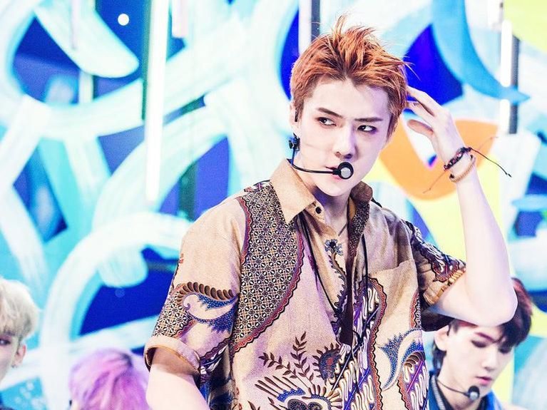 6 Idol Korea Tampan Pakai Batik, Siap Digandeng ke Kondangan Memperingati hari batik nasional, enam artis Korea ini pernah tampil keren dengan mengenakan batik.