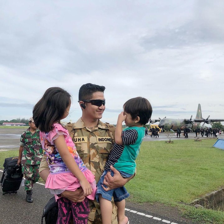 Dhuha juga sosok family man, dekat dengan keluarga terutama keponakannya yang sering diunggah lewat akun ig @dhu_yuand. (Foto: Instagram @dhu_yuand)