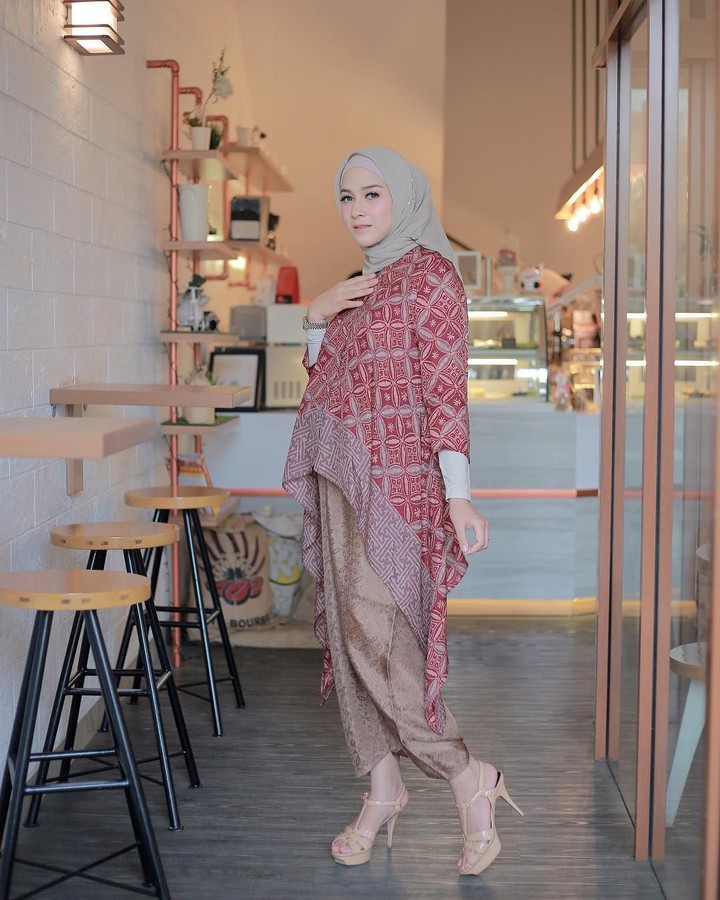 6 OOTD Batik  Hijab Selebgram dan Artis Kece kece Semua 