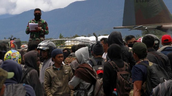 Menteri PUPR Basuki Hadimuljono tak memasang target waktu perbaikan Wamena, namun pemerintah memastikan rehabilitasi bangunan selesai secepatnya.