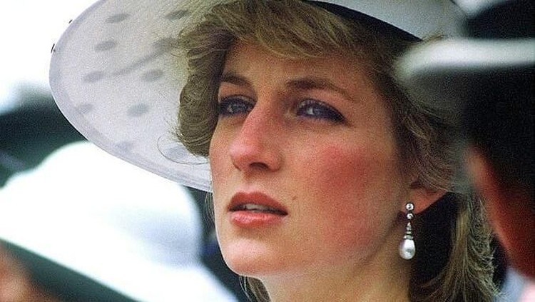 Kenapa Kelahiran Putri Diana Dianggap Sebuah Tragedi? Kisah pilu kehidupan Putri Diana bahkan sudah mengalir sejak hari pertama mengembuskan napas di dunia.