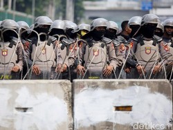 Polisi Sekat Massa Demo dari Depok ke Jakarta di 4 Titik Ini