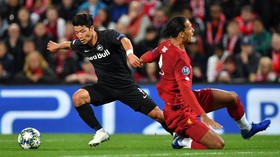Liverpool Kebobolan Tiga Gol, Van Dijk Diejek Fan MU