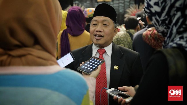 Ketua Dewan Syuro DPW PKS DKI Jakarta Abdurrahman Suhaimi menegaskan tak etis jika Partai Gerindra mengajukan nama baru dalam bursa calon Wakil Gubernur DKI.